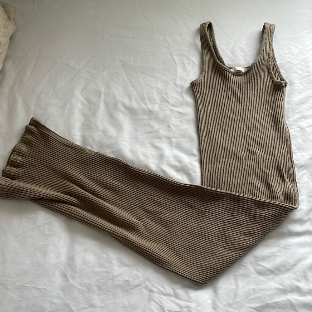 H&M XS nude ribbed body con dress. Midi length